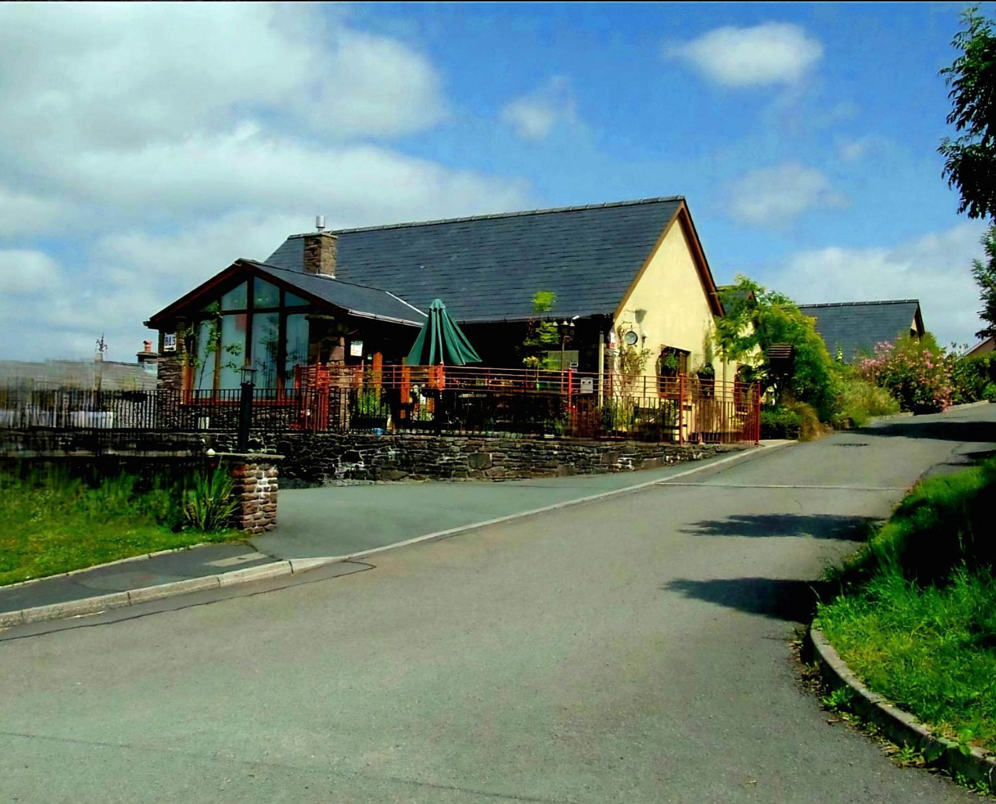 Castle Lodge - Brecon Beacons Accommodation Sennybridge Exterior photo