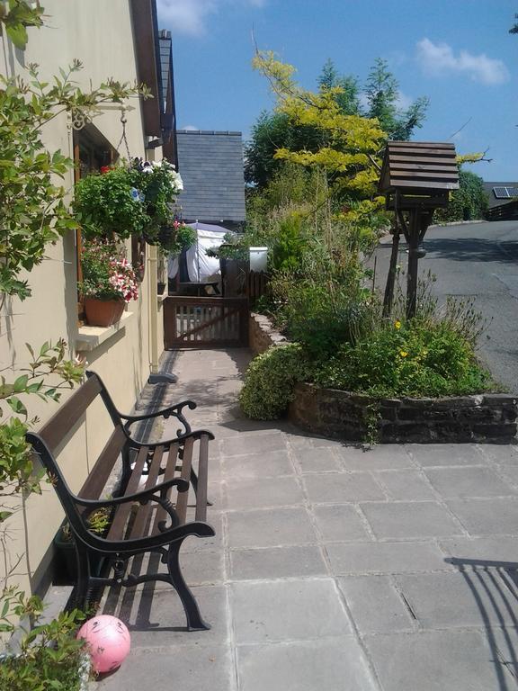 Castle Lodge - Brecon Beacons Accommodation Sennybridge Exterior photo